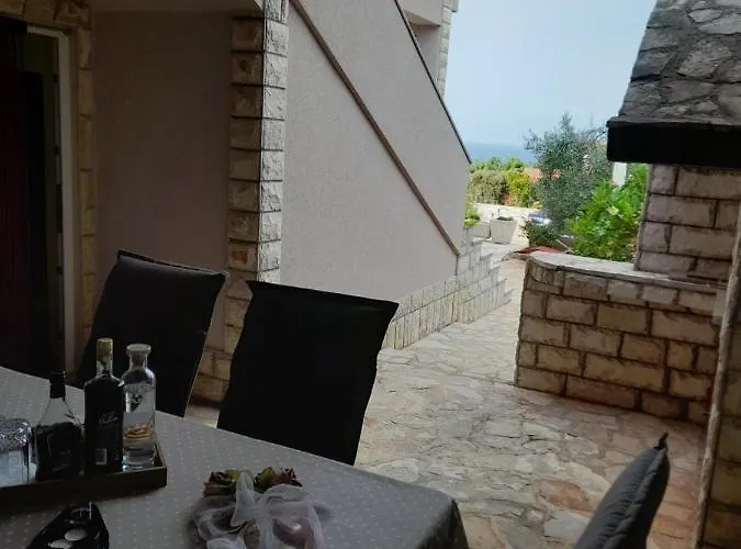 Senka * Nečujam