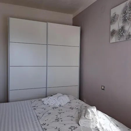 Senka * Nečujam